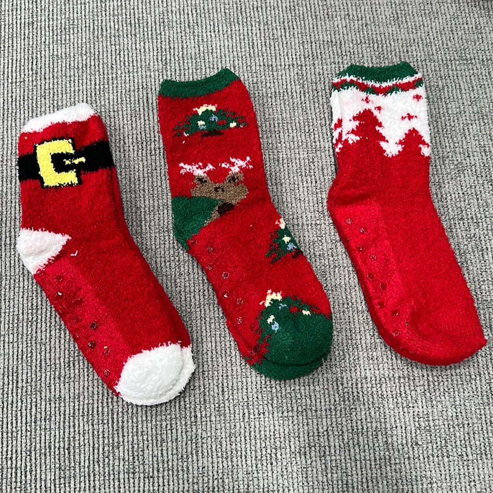 BRAND NEW 3 PAIRS OF CHRISTMAS 🎄 SOCKS